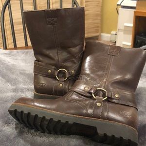 Girls leather Uggs